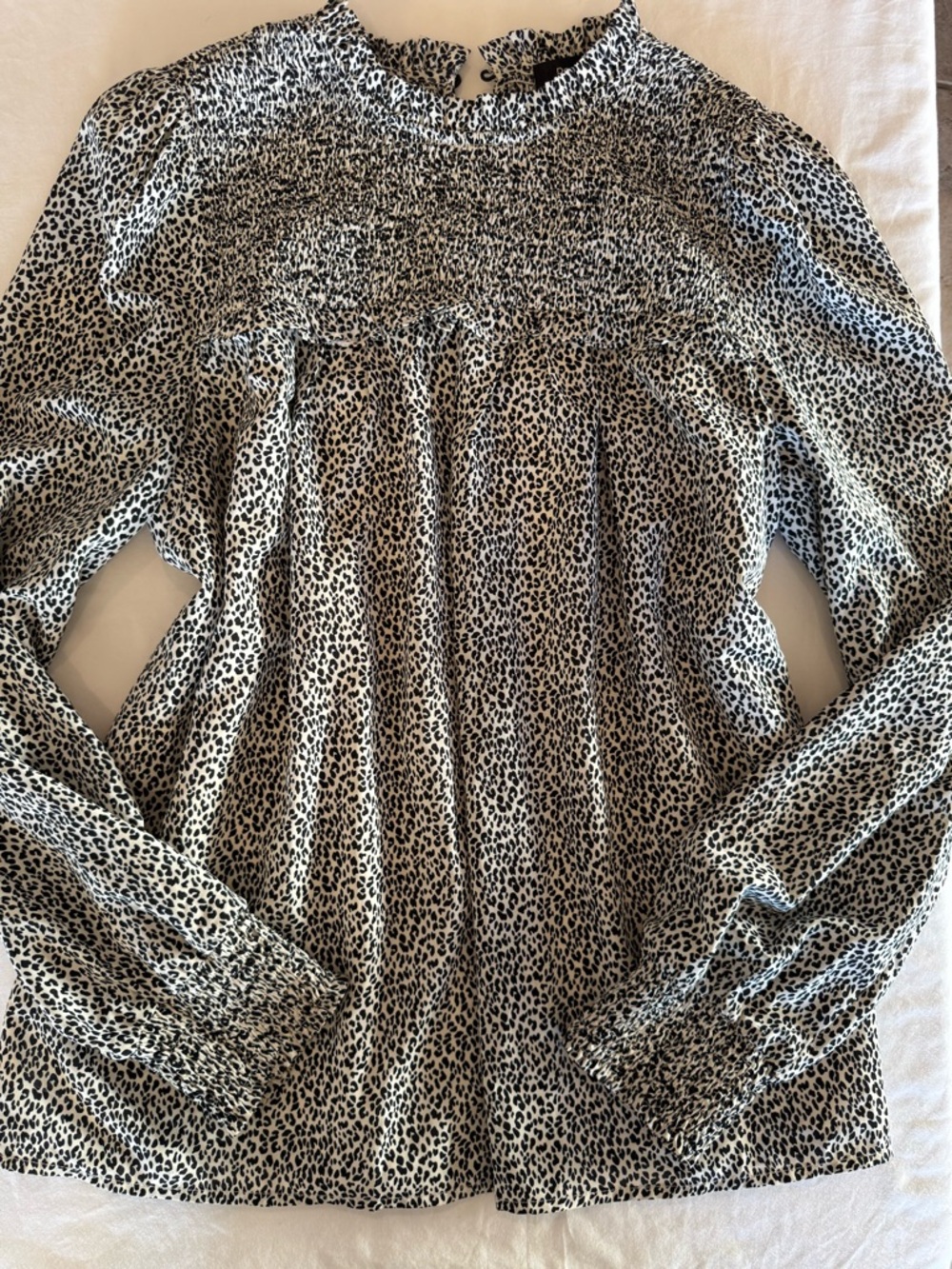 Doe & Rae Women’s Black and White Smocked Leopard Long-Sleeve Top L